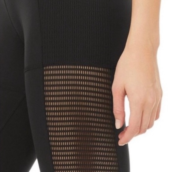 NWOT Alo Yoga Off The Grid Capri Legging - Picture 5 of 16